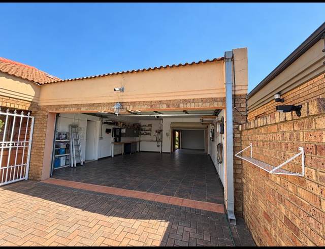 3 BEDROOM HOUSE FOR SALE IN KENLEAF